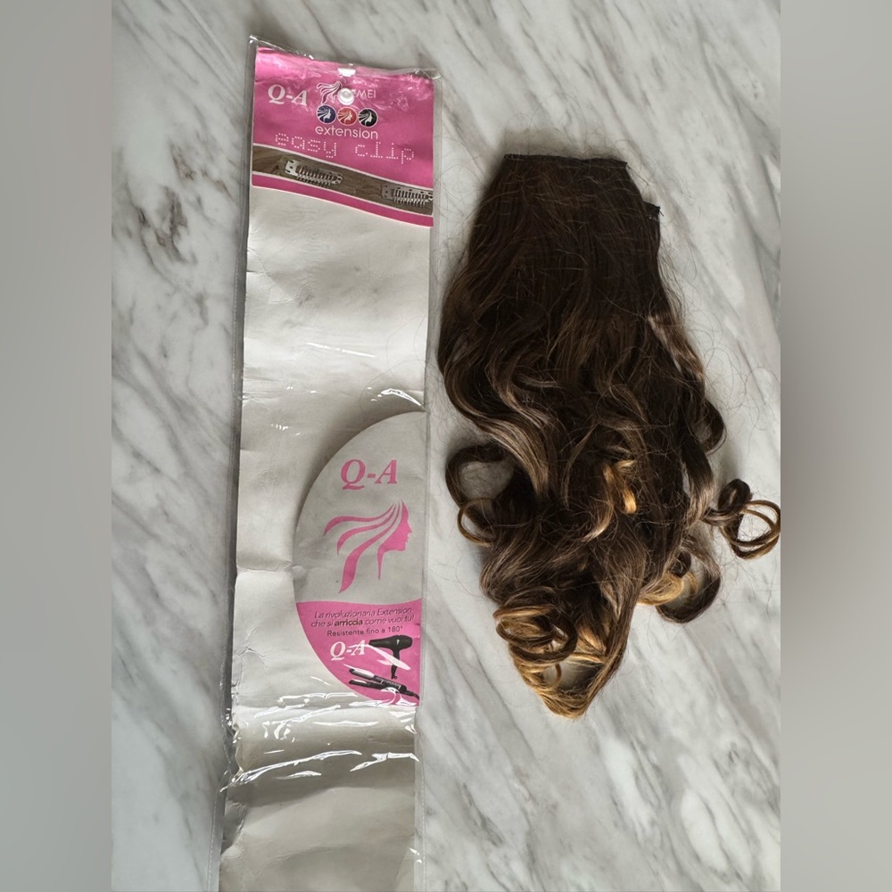 Q-A Easy Clip-In Hair Extensions - Ombre Brown to Blonde - Heat Safe